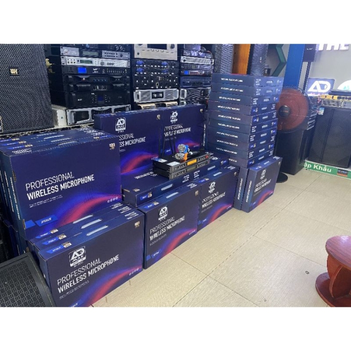 Micro không dây ADmax M600