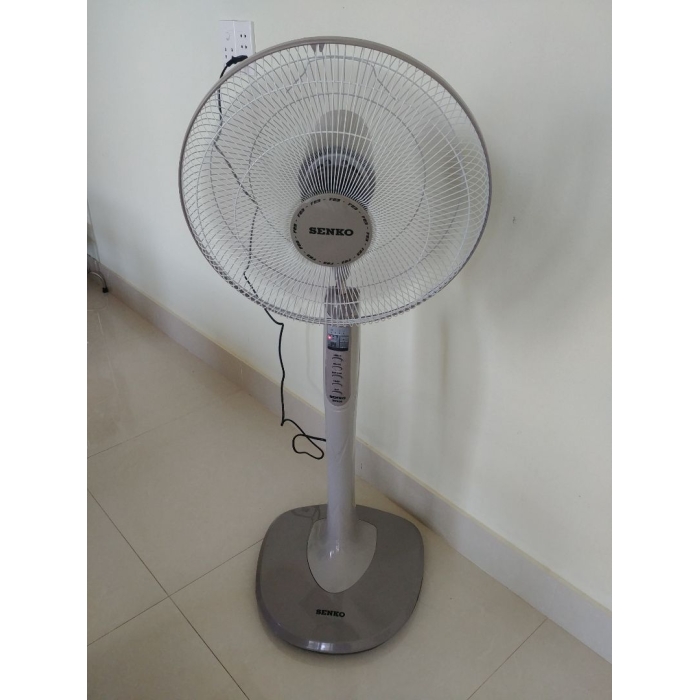 Quạt đứng điều khiển từ xa SENKO DR1608 - Hàng chính hãng